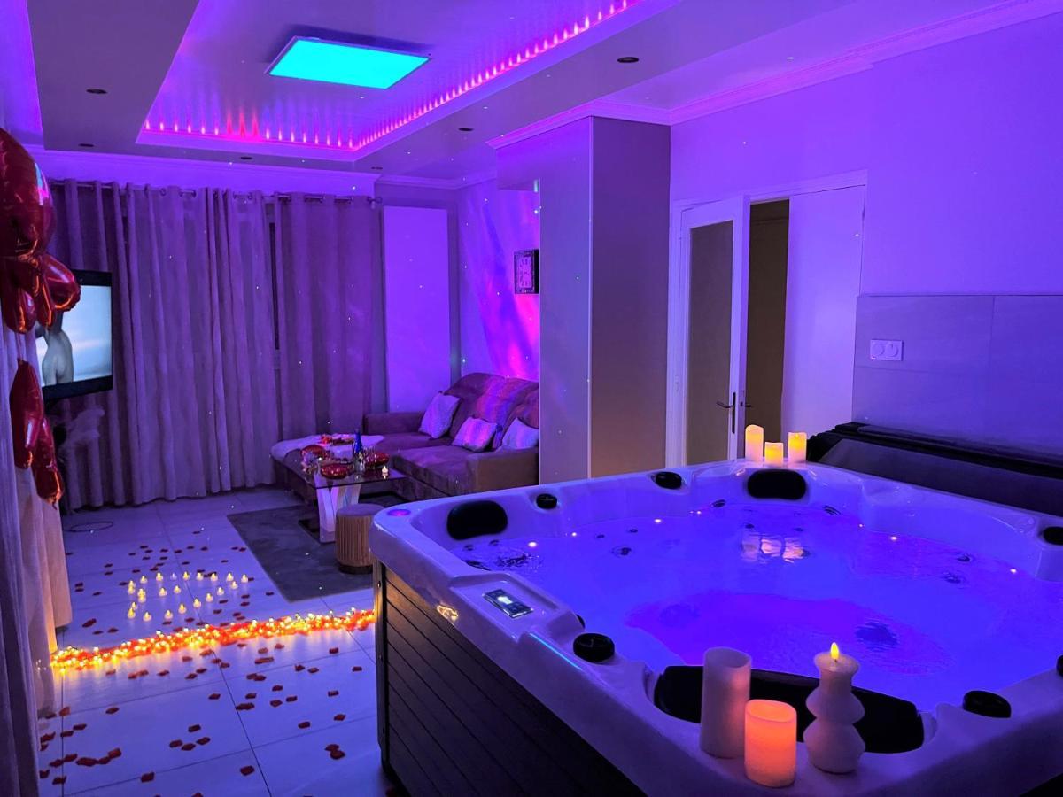 GALAXY SPA - SUITE VENUS AVEC JACUZZI ET SAUNA PRIVATIF CHAMPIGNEULLES  (Pháp) - từ VND 5744186 | HOTELMIX